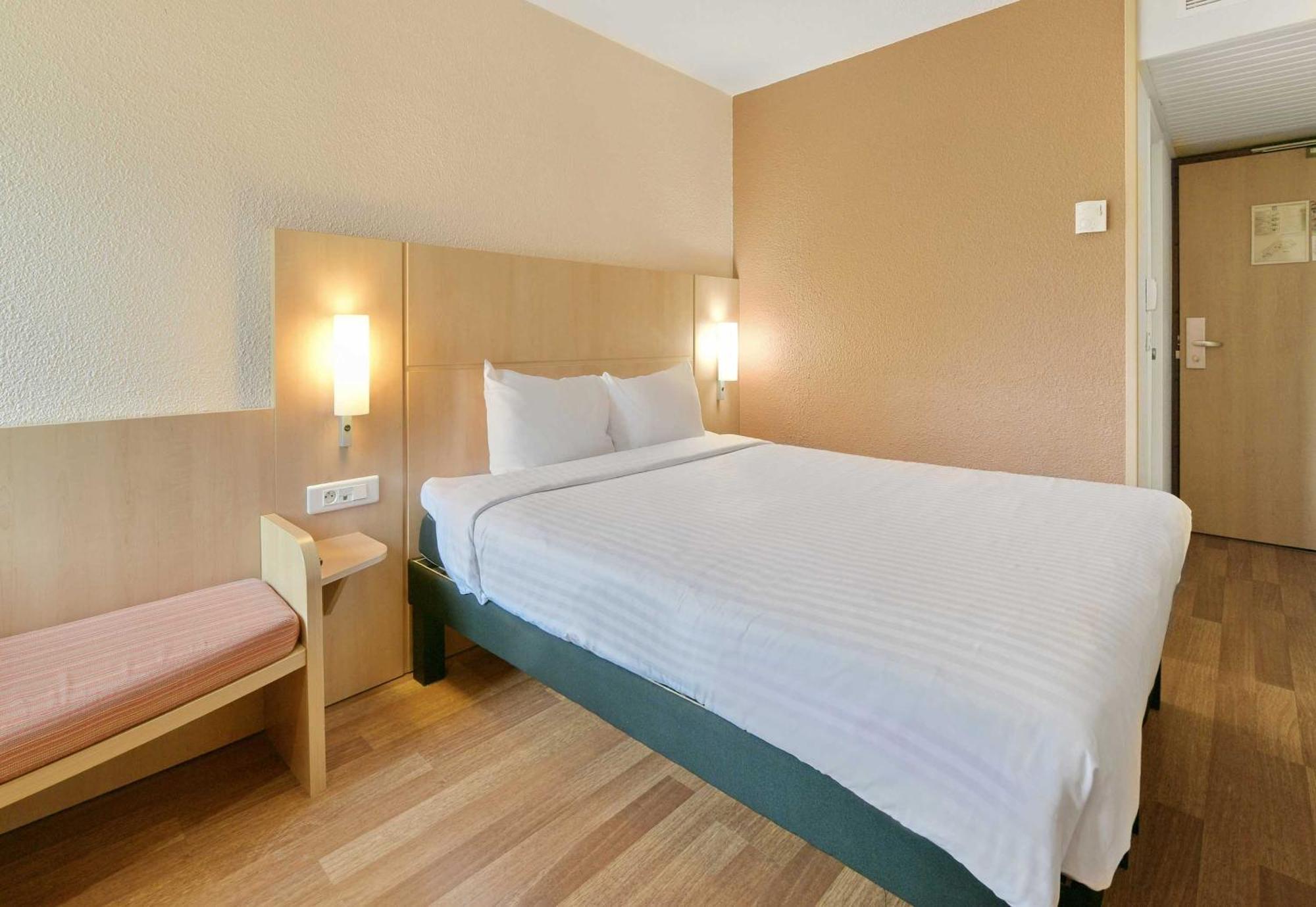 B&B Hotel Le Mans Centre Cathedrale Екстериор снимка